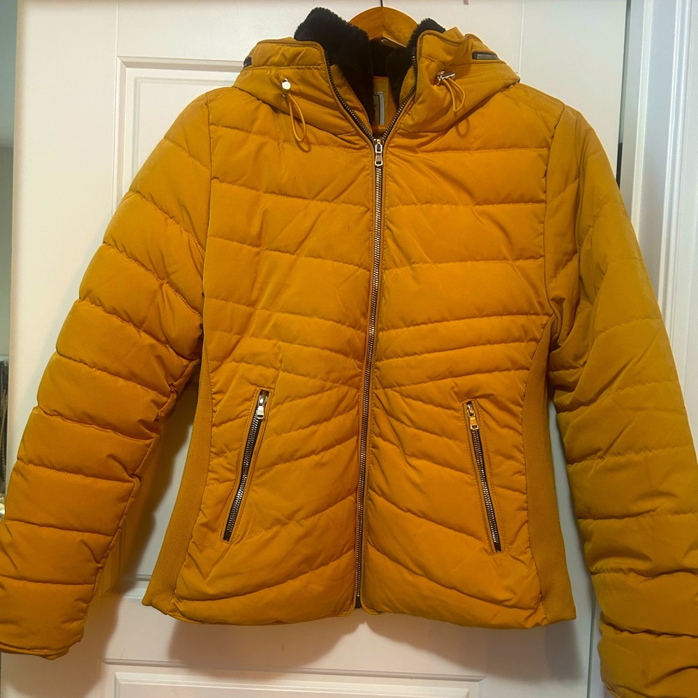 Snobbish Collection yellow/gold puffer jacket